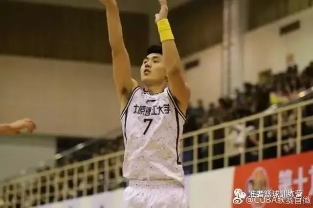 季后赛如何通过团队训练提升默契_1